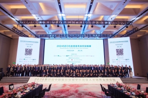 Why does Heaven give us brilliant day and dazzling sight, yet not enough time to spend together? The green mountains remain unchanged, the clear waters continue to flow, and we will meet again